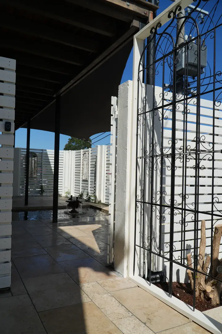Framed garden screen for a cheap idea