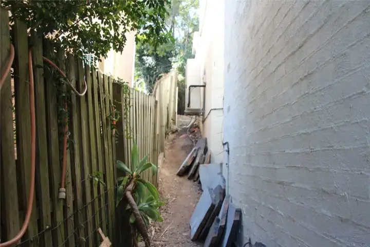 Courtyard Impossible / Possible